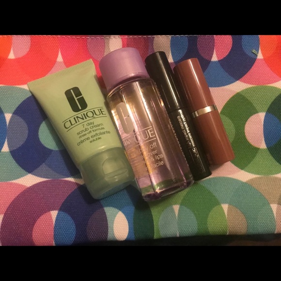 Clinique Other - 5 piece current Clinique set with makeup bag new